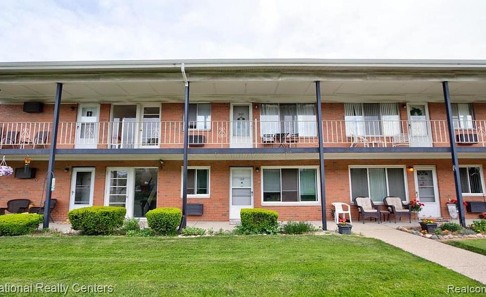 1st image of 2215 Clawson Ave APT 202