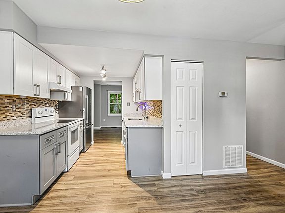 5th image of 1812 Foxdale Ct