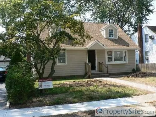 132 Berry St, Valley Stream, NY 11580