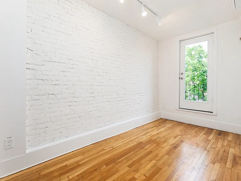 209 W Newton St #3 — Photo 17