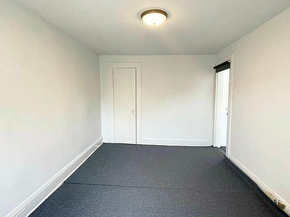 4th image of 21-76 29th St #3T