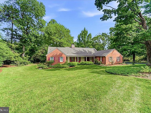 2nd image of 119 Mansion Dr