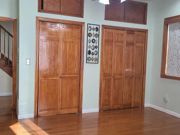 561 Avenue East image 6 of 36