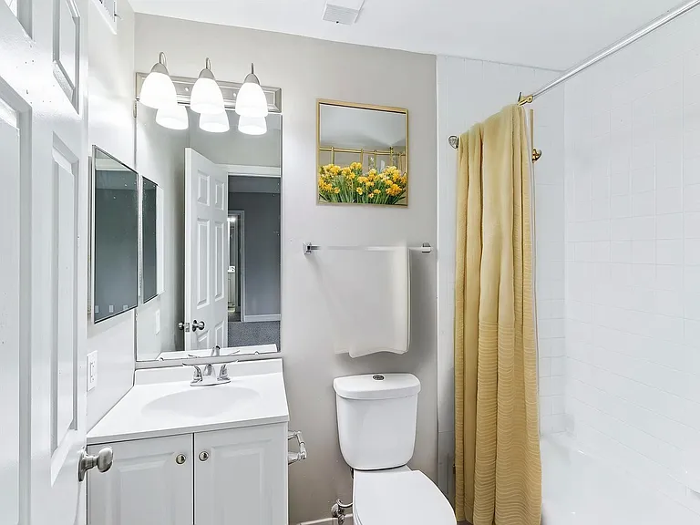 Station House Apartments — Photo 40