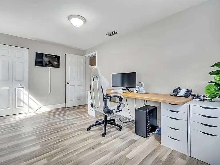 6941 Boston Dr — Photo 22