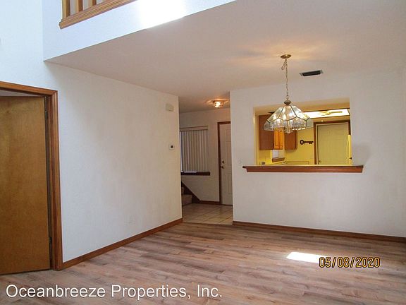 3rd image of 476 Shorewood Ln
