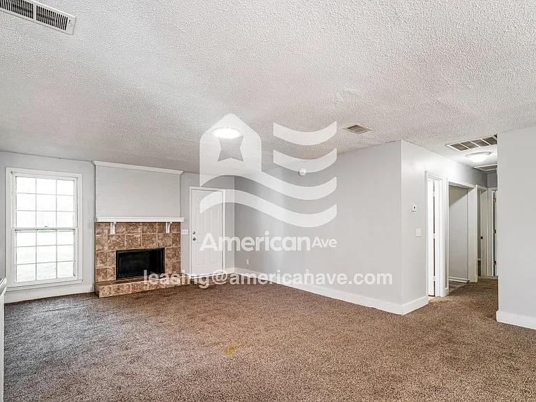 11348_003_living_room_4.jpg