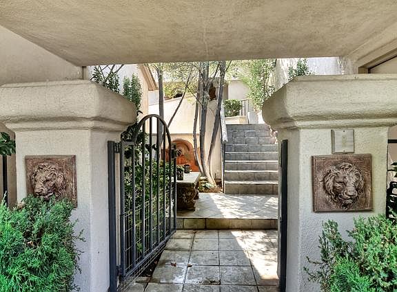 4th image of 3 Sea Cove Ln #10