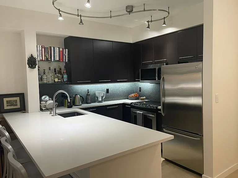 1410 E Pine St #115 — Photo 5