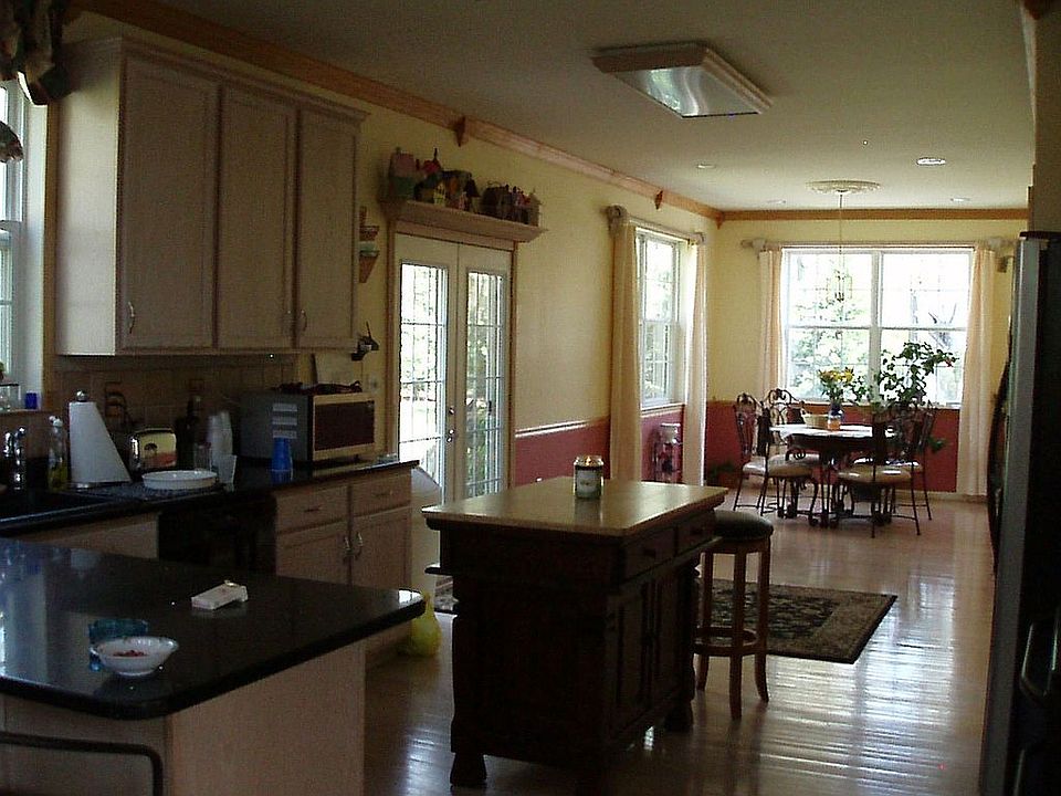 2nd image of 12 Brittany Ln