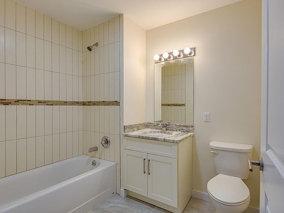 2nd image of 424 Whiton St APT 405