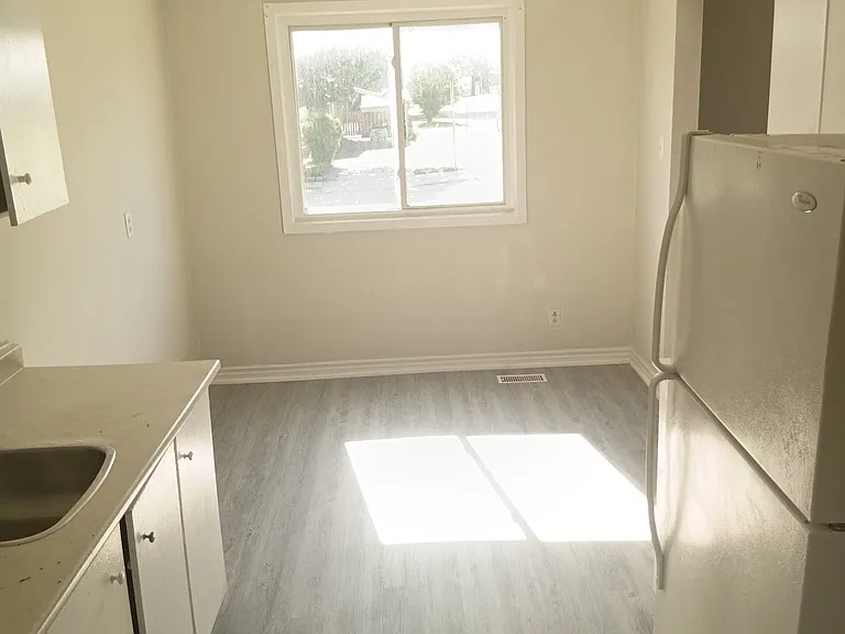 1128 Upper Wellington St #12 — Photo 3