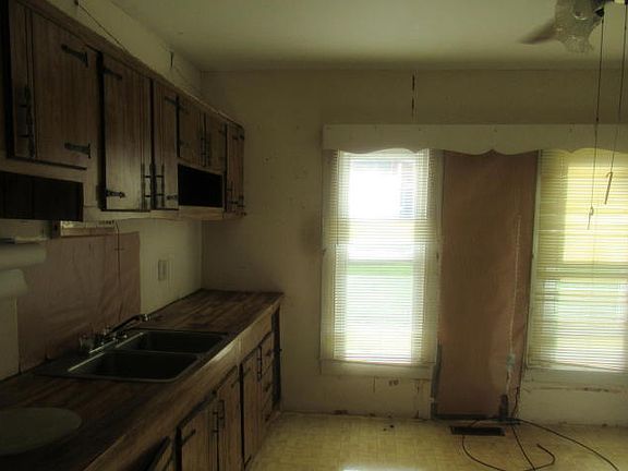 4th image of 604 E 7th St