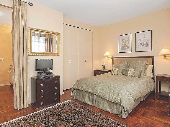 5th image of 250 E 54th St APT 10B