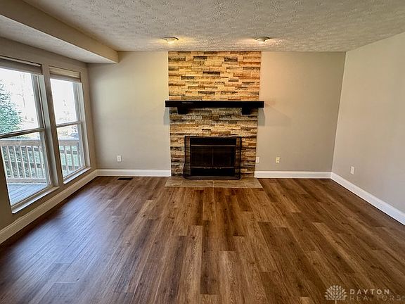 5th image of 398 Wyndham Dr