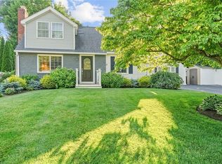 21 Kearsarge Dr, Cranston, RI 02920