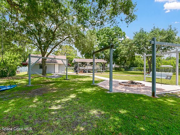 2nd image of 4970 Pinewood Pl