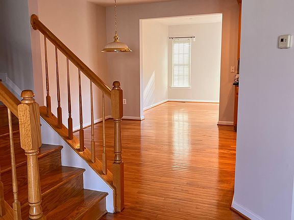 4th image of 305 Galway Ln