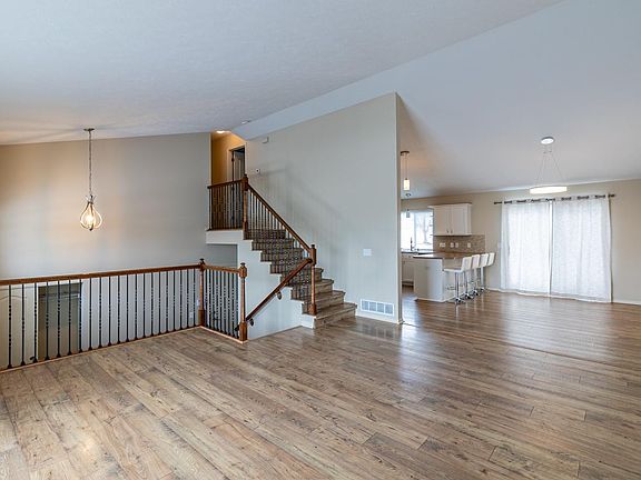 4th image of 16351 Butler Ave