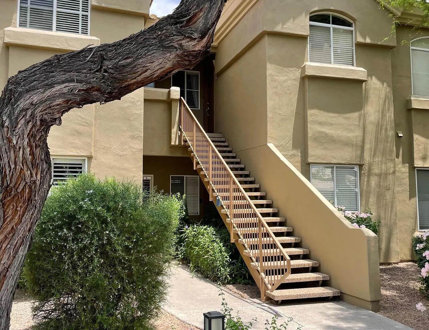 2 bed, 2.0 bath, 1056 sqft, $1,800 — Photo 1