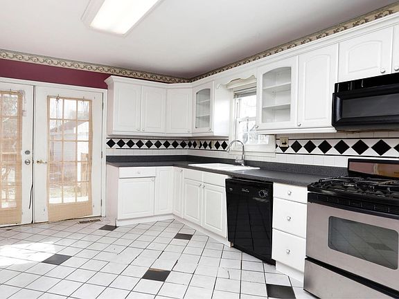 5th image of 216 Hillcrest Ave
