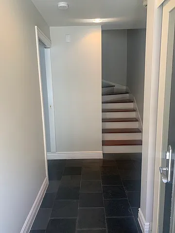 Entry Level Foyer