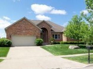 697 Wedgewood Dr, Crystal Lake, IL 60014