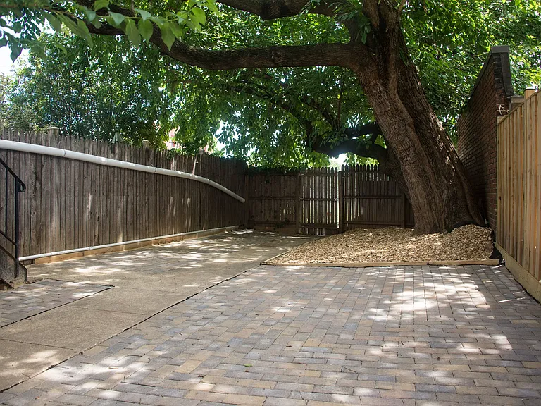 1309 1st St NW #1 — Photo 16