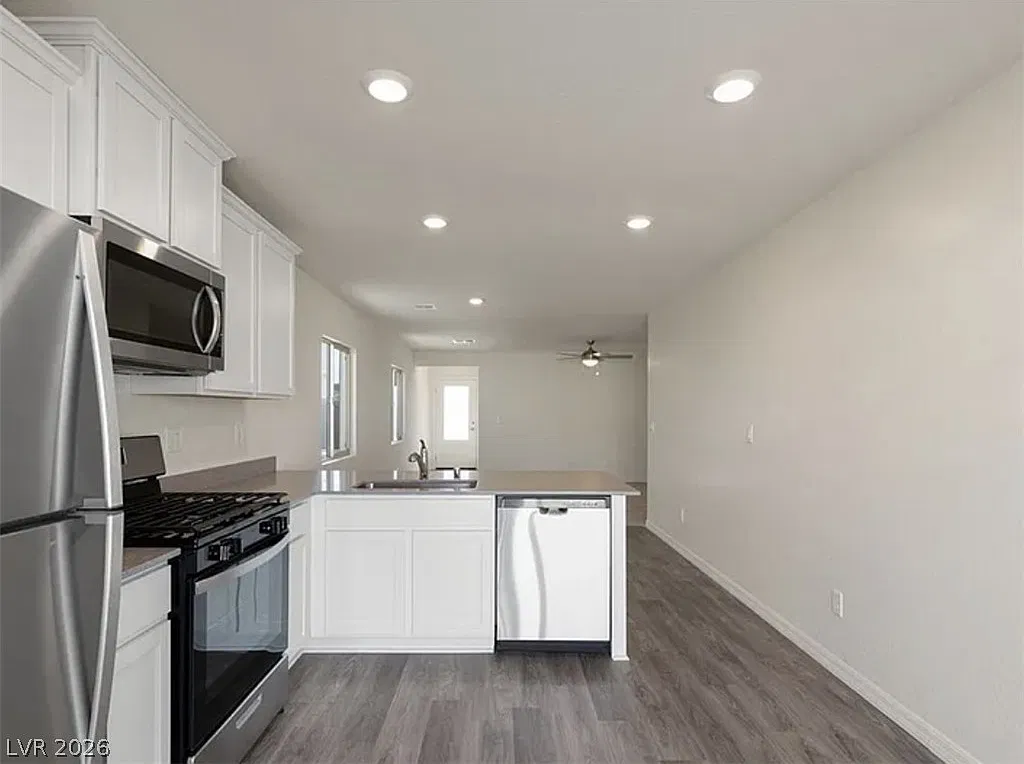 3 bed, 2.0 bath, 1209 sqft, $2,500 — Photo 2