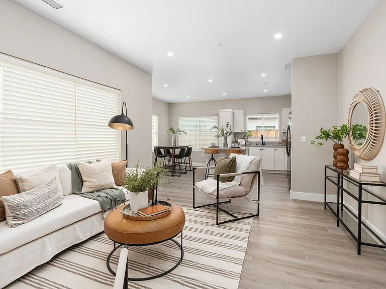 The Palms Luxury Condominiums — Photo 53