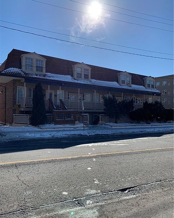 2nd image of 44 Queenston St