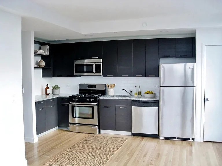 401 W 25th St #17E — Photo 4