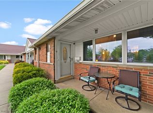 25600 Country Club Blvd UNIT 11, North Olmsted, OH