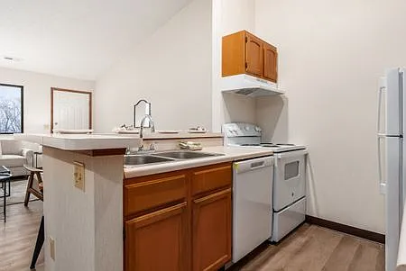 2400 Royal Meadow Ln — Photo 16
