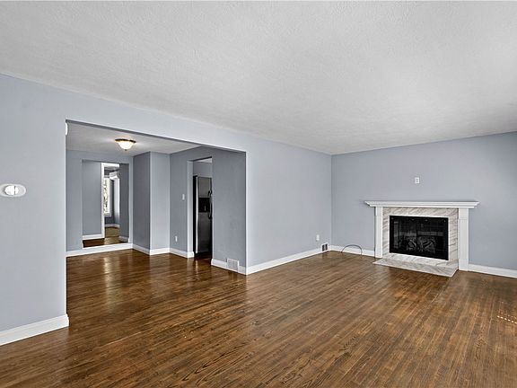 4th image of 299 Maplewood Dr