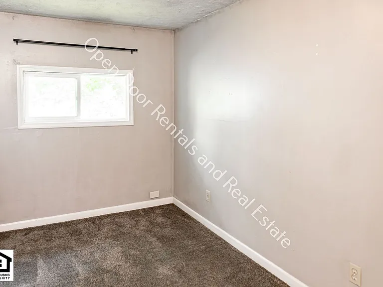 501 N Broadway St — Photo 13
