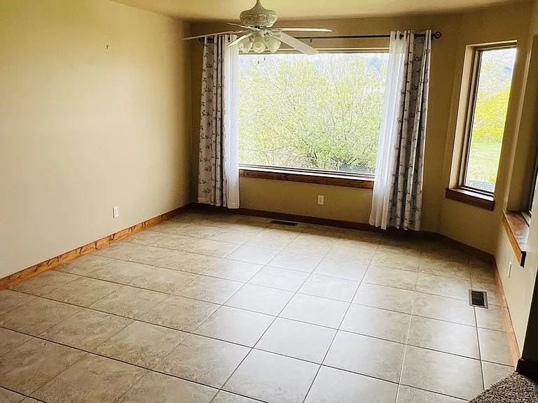 925 S 7450 E — Photo 11