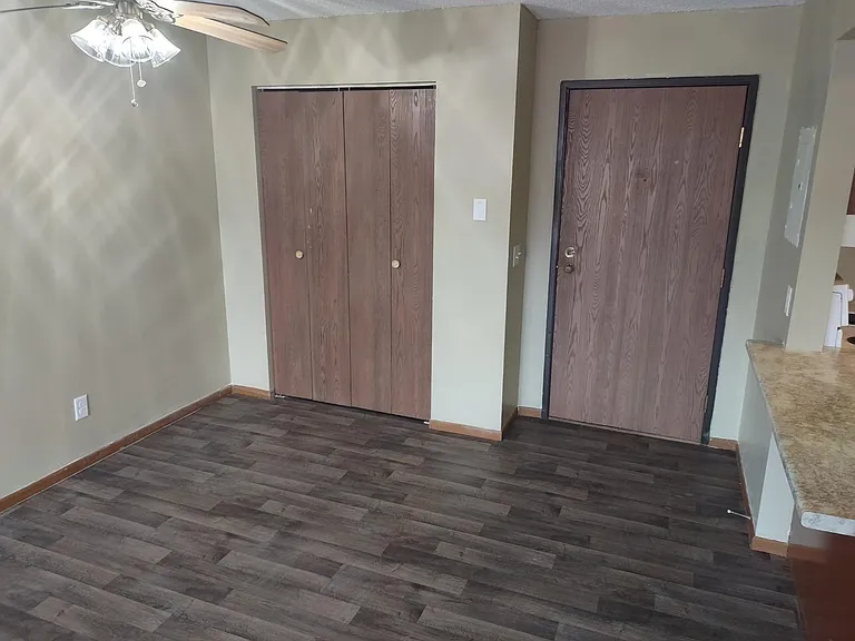 Regency East Apartments — Photo 5