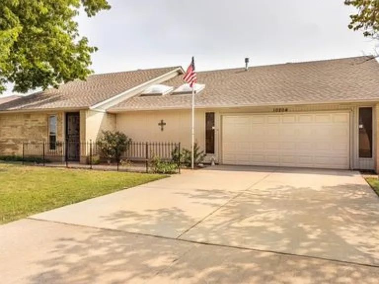 10204 Glendover Ave — Photo 20