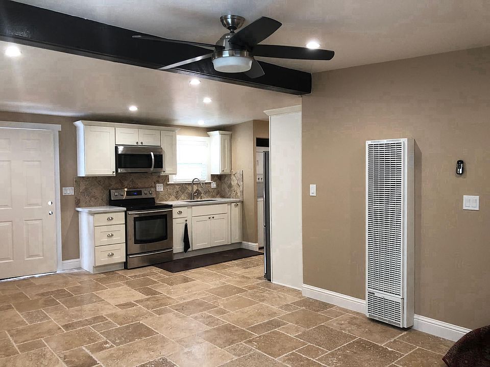 1st image of 2201B Oak St #B