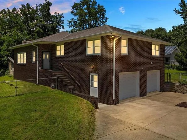 1501 Mason Rd, Saint Joseph, MO 64504