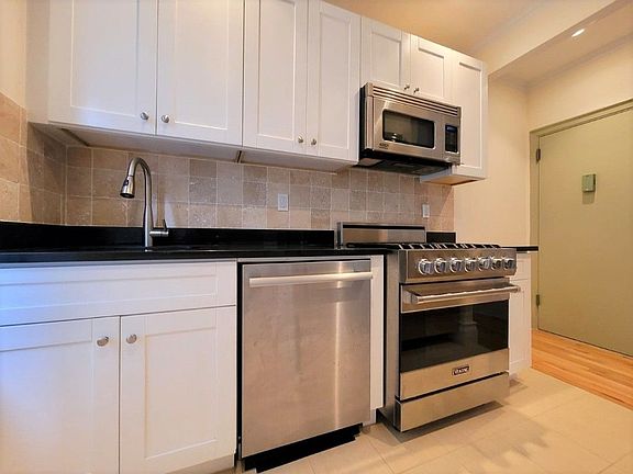 4th image of 137 E 29th St APT 2D