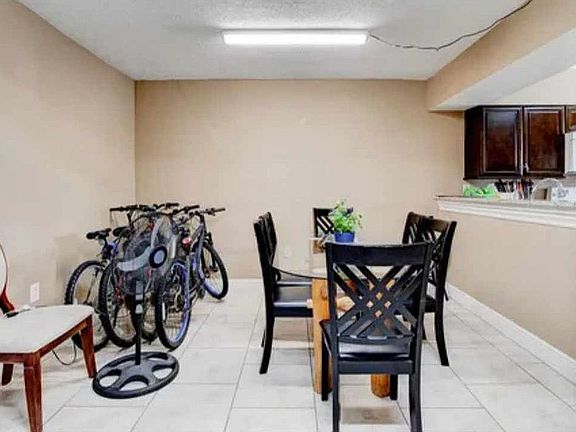 5th image of 228 Scottsdale Sq
