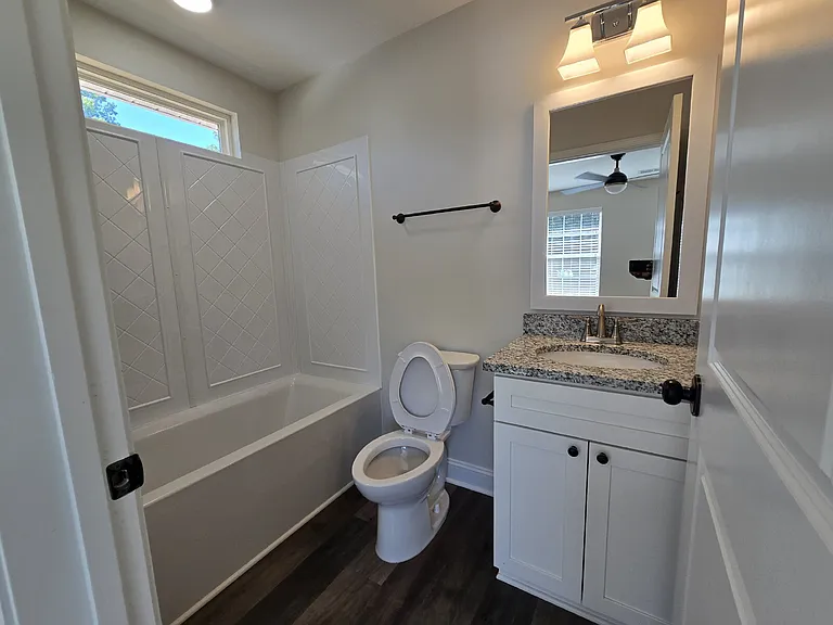 402 Giles St #B — Photo 80