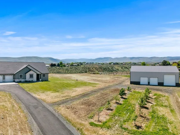 132 Goldfinch Ln, Yakima, WA 98908
