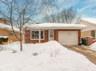 5805 N Ames Ter, Glendale, WI 53209