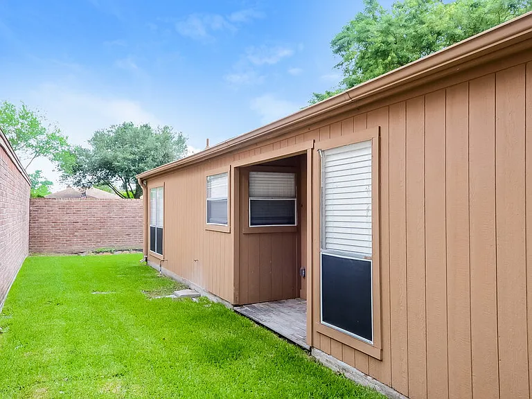 6926 Bullinger Dr — Photo 16