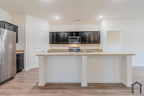 761 Richmond Dr — Photo 13