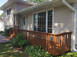 3124 Pridemore Dr, Cedar Falls, IA 50613