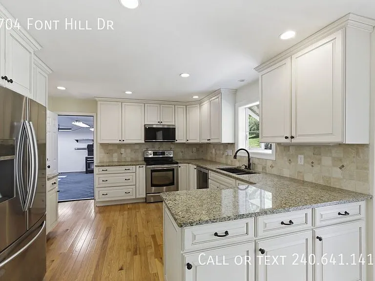 3704 Font Hill Dr — Photo 11